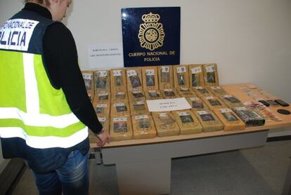 Incautados 64 kilos de cocaína en La Jonquera, El Prat y Barcelona-Sants.