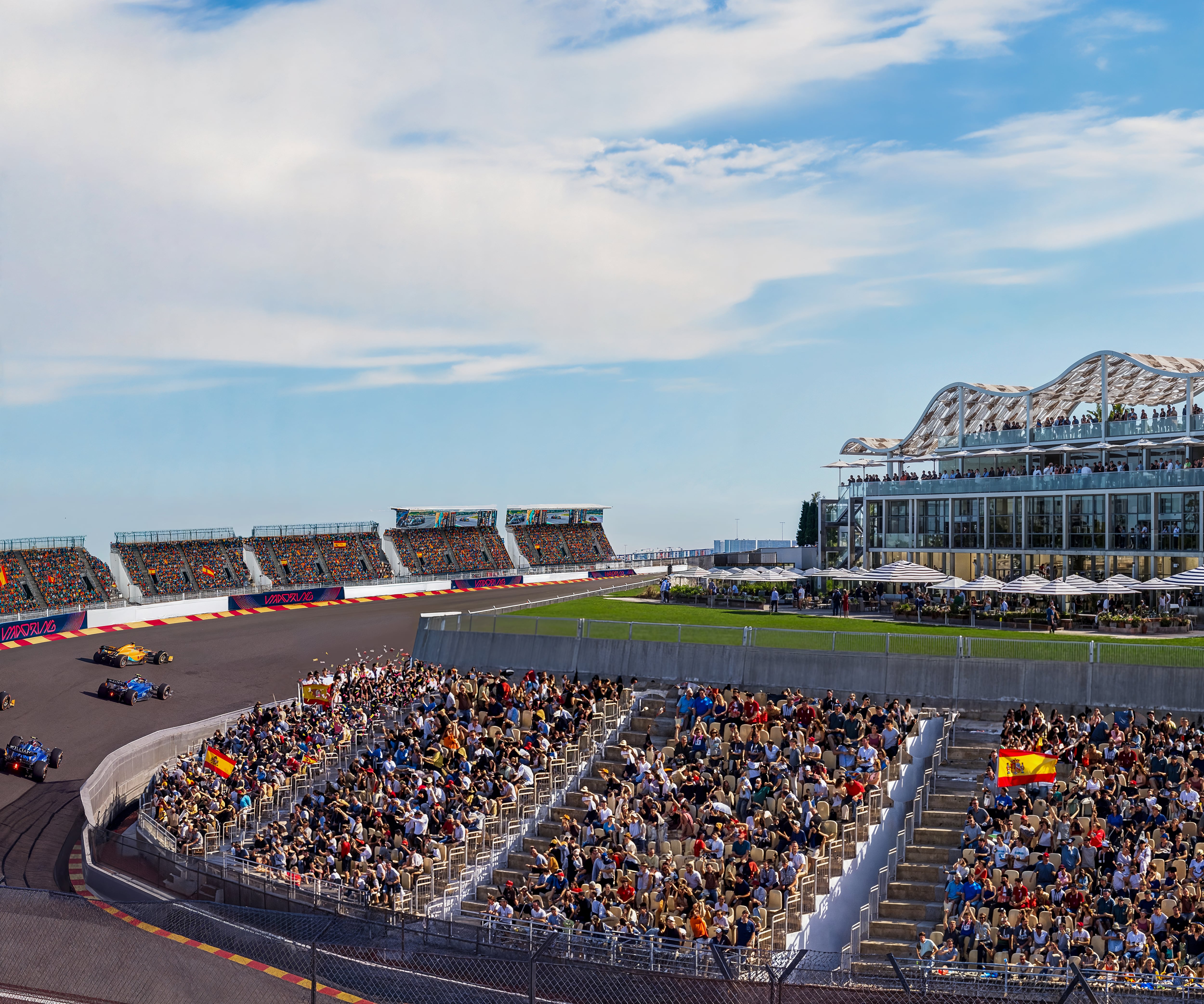 Los precios de las zonas vip alcanzan los 6.000 euros en la F1 y 1.200 para ver a Shakira