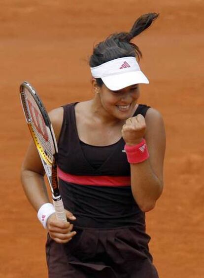 La serbia Ivanovic celebra su triunfo sobre Maria Sharapova.