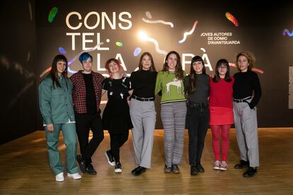 Ocho de las nueve autoras que conforman la muestra  'Constelación gráfica'. De izquierda a derecha: Marta Cartu, Miriampersand, Ana Galvañ, Genie Espinosa, Roberta Vázquez, Conxita Herrero y Nadia Hafid. 