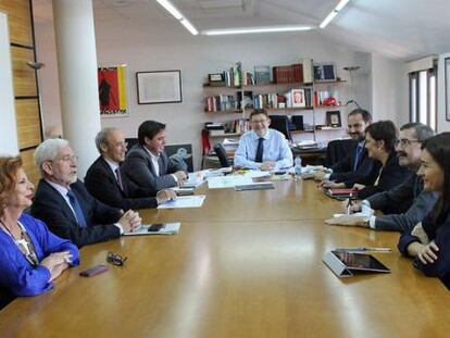Ximo Puig reunido con diputados y senadores socialistas en Madrid.
