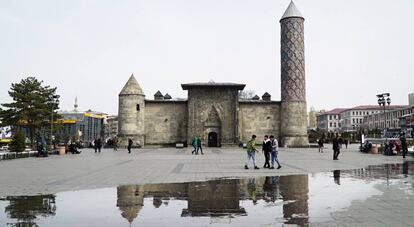 Mezquita selyúcida en el centro de Erzurum, una de las ciudades más conservadoras de Turquía.