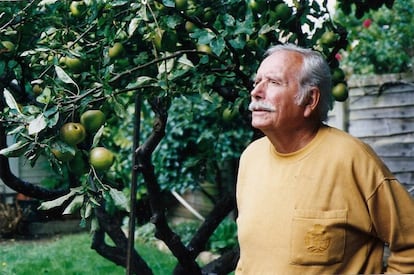 Vicente Soto, en su casa de Londres. 