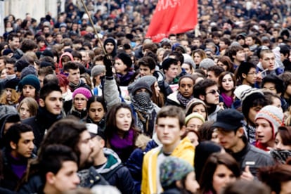 Imagen de la manifestación que ha recorrido las calles de Milán contra el plan de recorte en los presupuestos.