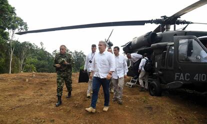 Iván Duque visita cultivos ilícitos en el sur de Colombia.