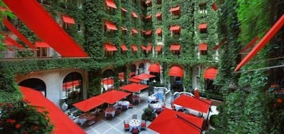 Patio del 'Plaza Athenée', próximo al Grand Palais