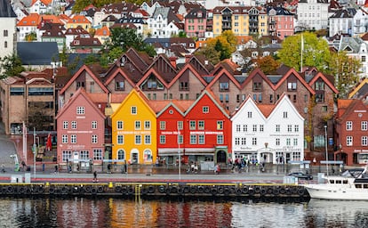 Bryggen, el histórico y colorido barrio portuario ubicado en Bergen.