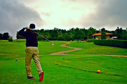 Izki Golf es un campo diseñado por Seve Ballesteros en el corazón del Parque Natural.