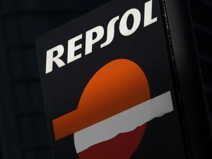 Logo de Repsol en una gasolinera. 
