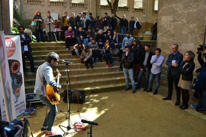 Quentin Gas &amp; Los Z&iacute;ngaros durante la presentaci&oacute;n del Monkey Week en Sevilla.