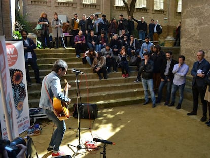 Quentin Gas &amp; Los Z&iacute;ngaros durante la presentaci&oacute;n del Monkey Week en Sevilla.