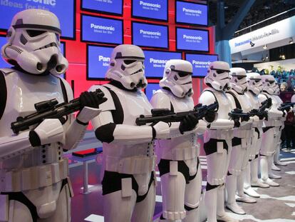 Personajes de <i>La guerra de las Galaxias, en la feria de Las Vegas.</i>