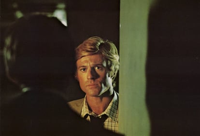 Robert Redford se casó por primera vez con Lola Van Wagenen en septiembre de 1958. Justo un año después daban la bienvenida a su primogénito, Scott Anthony, el que sería el primero de sus cuatro hijos. Sin embargo, el pequeño moriría dos meses y medio después a causa de una muerte súbita. "Tiendes a culparte", contaba el actor años después. "Te deja una marca que nunca se cura". El matrimonio se separó en 1985. Él volvió a casarse en 2009 con Sibylle Szaggars.