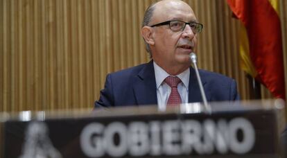 El ministro de Hacienda, Crist&oacute;bal Montoro, en el Congreso. 