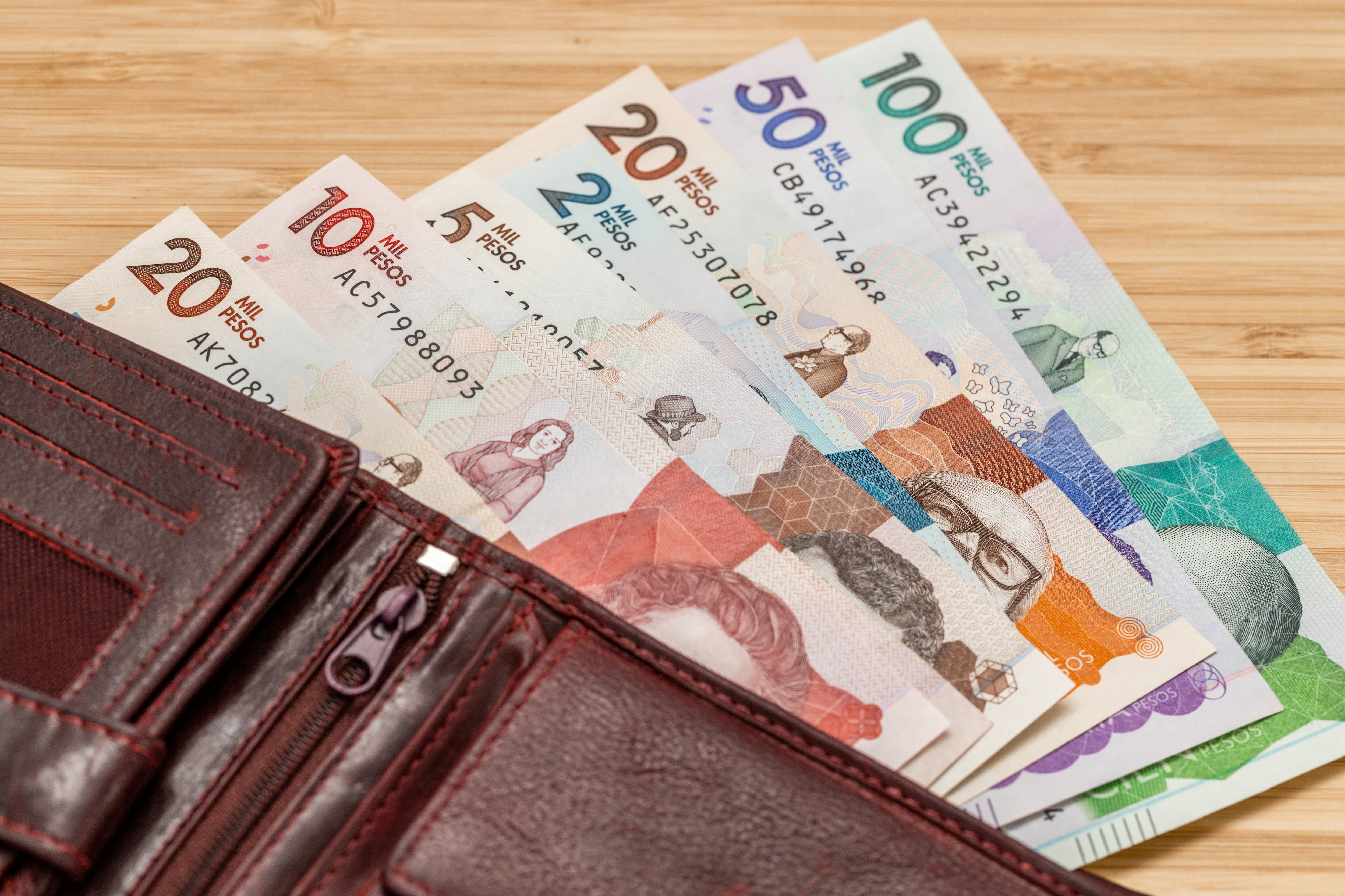 El Gobierno acelera las medidas para tomar recursos de las empresas, las generadoras de energía y los fondos de pensiones y así tapar el hueco fiscal