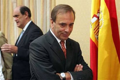 José Antonio Alonso, con Ignacio Astarloa al fondo, en la Comisión de Interior del Congreso.