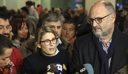 La diputada Elsa Artadi, portavoz de Junts per Catalunya, junto al diputado electo Eduard Pujol.