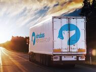 Camión con el logotipo de Elmubas Petfood Group. Cedida por la empresa