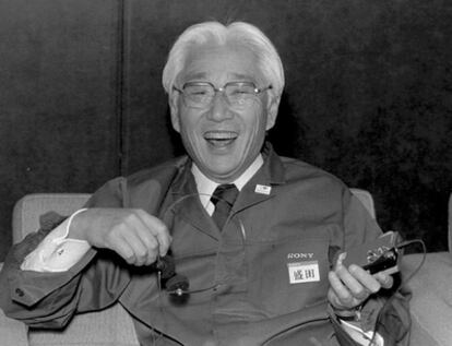 Akio Morita, responsable de la marca Walkman de Sony, en 1992