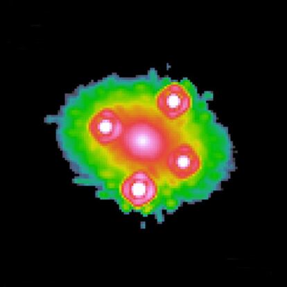 La Cruz de Einstein, cuatro imágenes de un mismo cuásar.