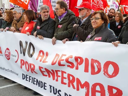 Los sindicatos CCOO y UGT convocan concentraciones contra la sentencia del Tribunal Constitucional que avala el despido objetivo por bajas por enfermedad.