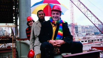 Richard Rogers, Renzo Piano e Peter Encrespe no Centro Pompidou, em 1974