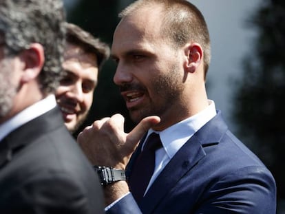 O chanceler Ernesto Araújo e o deputado Eduardo Bolsonaro na Casa Branca.