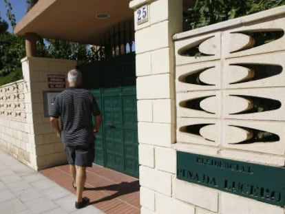 Fachada de El Campello (Alicante), donde asesinaron a una mujer.