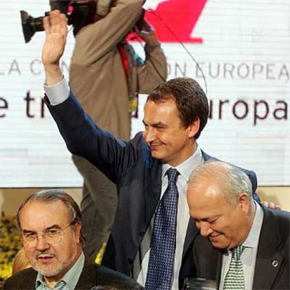El presidente del Gobierno y secretario general del PSOE, José Luis Rodríguez Zapatero, en el Palacio de Congresos del Campo de las Naciones de Madrid, donde los socialistas cerraron la campaña.