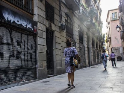 Fachada del club cann&aacute;bico Barnabis, en Ciutat Vella, cerrado ayer por orden del Consistorio.