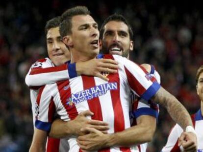 Mandzukic celebra su tercer gol al Olympiacos, en el Calderón.