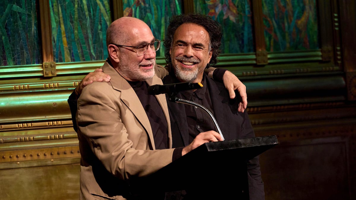 El abrazo de la paz: Iñárritu y Arriaga vuelven a ser “hermanos”