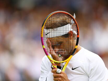 Nadal se lamenta durante el partido contra Fritz en Wimbledon.