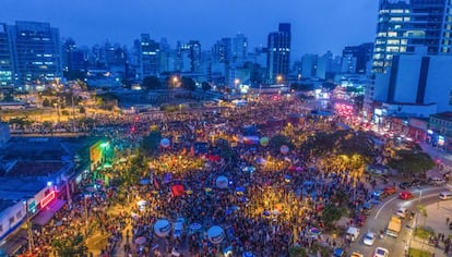 Manifestantes se concentram no Largo da Batata, em São Paulo.