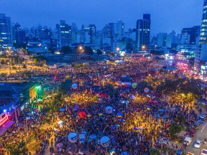 Manifestantes se concentram no Largo da Batata, em São Paulo.