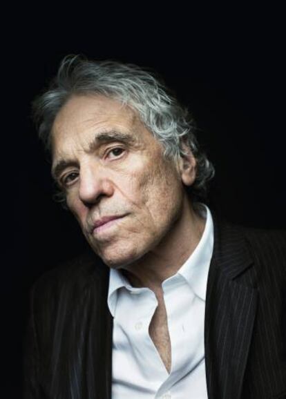 La mirada dura de Abel Ferrara. Mientras, el fotógrafo de ICON trata de mantener el pulso.