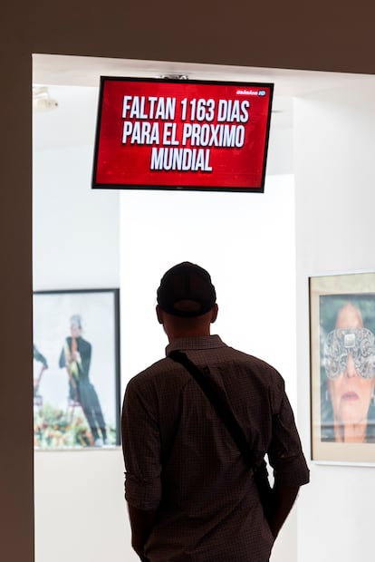 Una placa de ‘Crónica TV’ en la exposición del Malba.