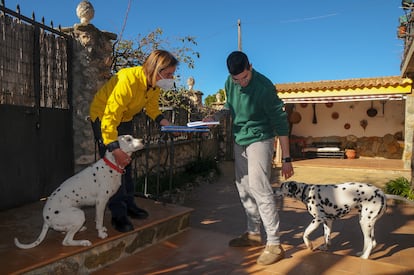 Mari Carmen Ávila, la cartera rural que sustituye a los bancos en un pueblo de mil habitantes