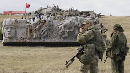 Milicianos de la autoproclamada República Popular de Donetsk en el 75 aniversario de la liberación del Donbás de la ocupación nazi.