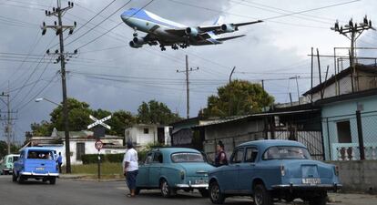 El Air Force One sobrevolando las humildes casas de Cuba el 20 de marzo de 2016, ganadora de esta edición de los Ortega y Gasset.