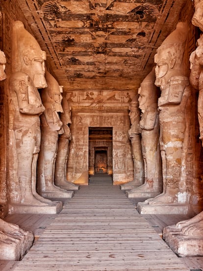 En el interior de Abu Simbel, en el templo de Ramsés II.