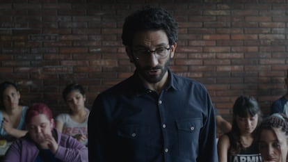 El actor Juan Minujín en la película 'El suplente'.