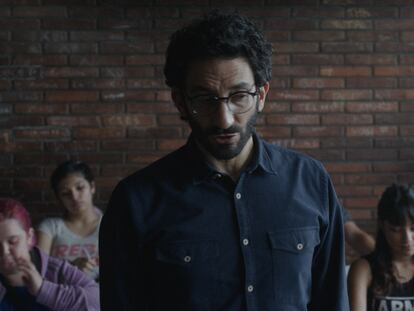 El actor Juan Minujín en la película 'El suplente'.