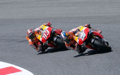 Márquez y Pedrosa, tomando una curva