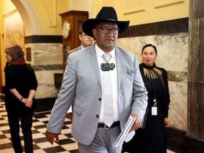 Los dos líderes del Partido Maori, Rawiri Waititi y Debbie Ngarewa-Packer, en el Parlamento neozelandés el pasado noviembre.