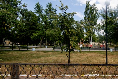 Un parque vacío en Pokrovsk (Ucrania), el 29 de julio de 2024. La ciudad tenía 60.000 habitantes antes de la invasión rusa.