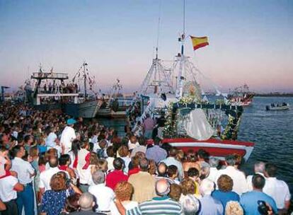 El puerto de Isla Cristina el día de la Virgen del Carmen.