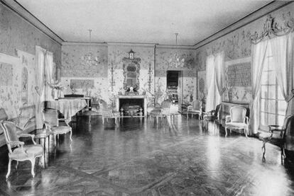 Salón de fiestas en el ático de Condé Montrose Nast, fundador de la editorial Condé Nast, en Nueva York, decorado por Elsie de Wolfe con papel de pared Chien-Lung del siglo XVIII (1928). |