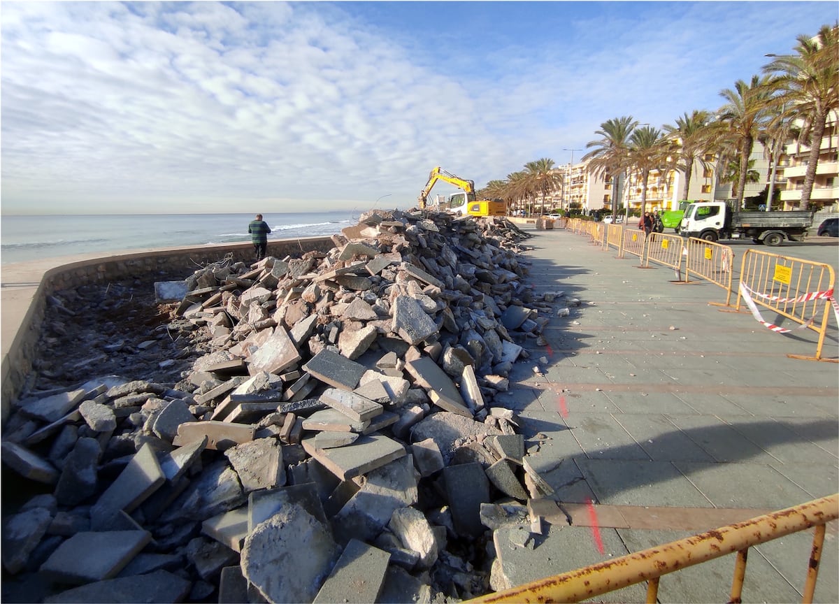 Deconstrucción de la costa: así se está quitando ya hormigón para dar más espacio a las playas frente a los temporales | Clima y Medio Ambiente