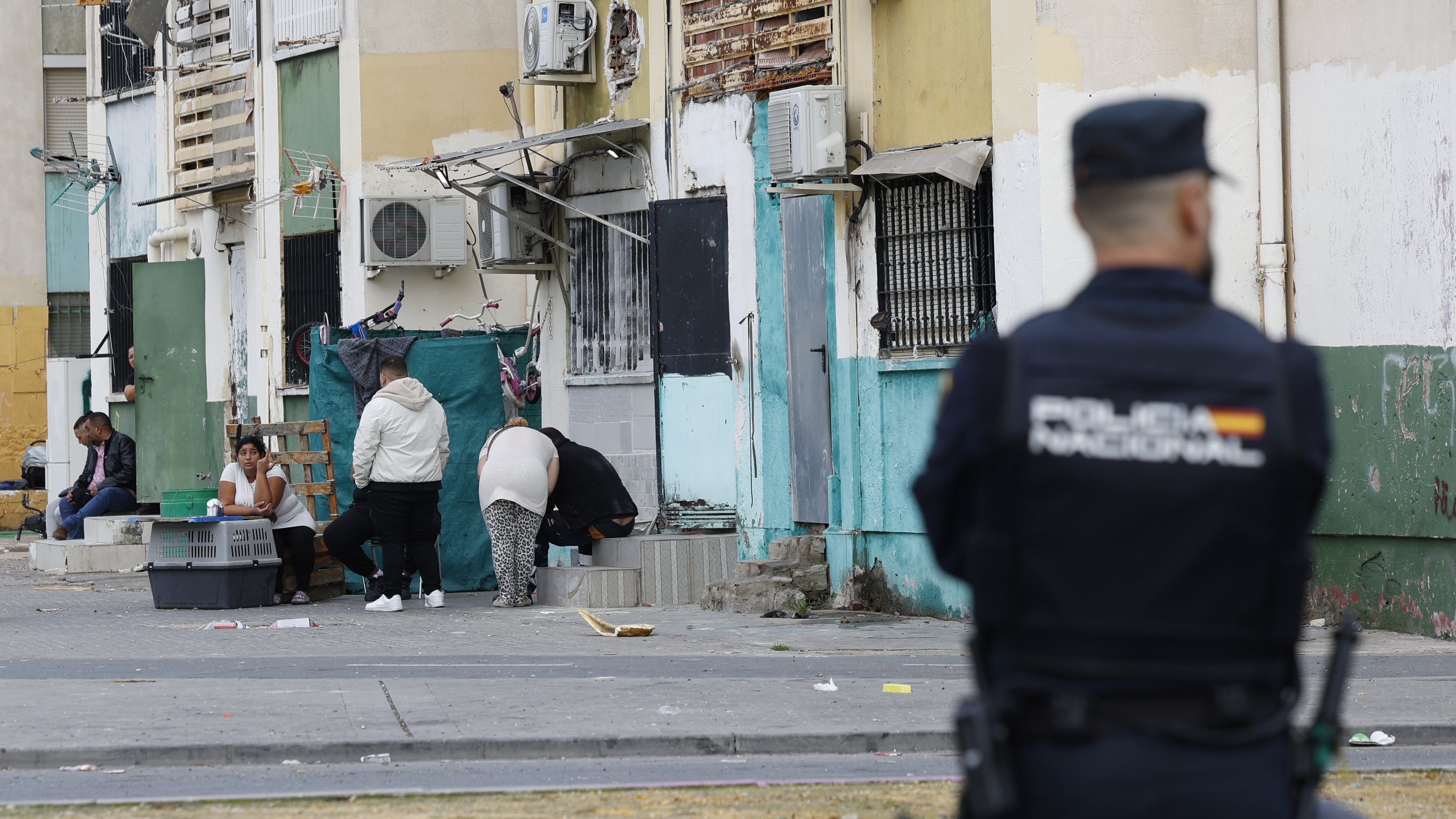 El tiroteo en las Tres Mil Viviendas: la violencia agrava la situación de un barrio que acusa la exclusión social